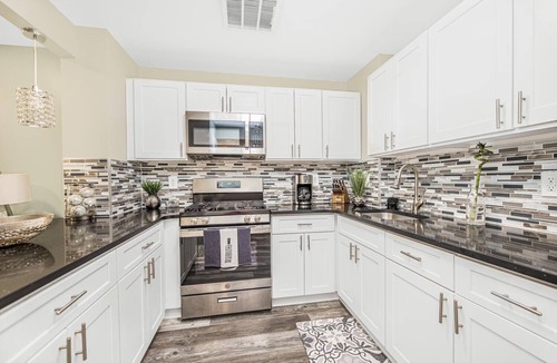 West Bronx House | Luxirious 3 bedroom apartment - 5 minutes from Yankee Stadium