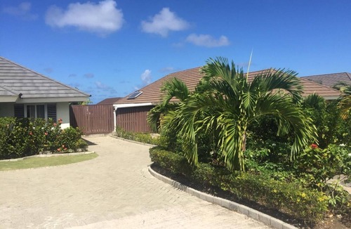 St. Ann's Bay House | Luxor Villa. Great location near major attractions in Ocho Rios!