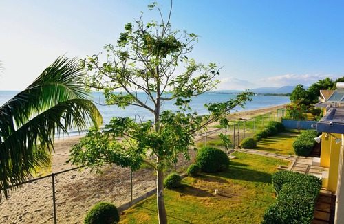 Black River Villa | Luxurious 5-Bedroom Beachfront Paradise - Private Ensuites - Black River Jamaica