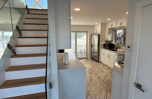 Sheepshead Bay House | Luxurious Amenity Filled Water-Front Home in Family Friendly Neighborhood.