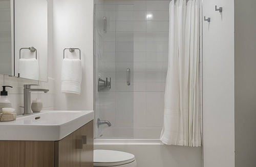 Chelsea Apartment | Luxury 2 Bed/2 Bath NYC Apartment with Stunning Rooftop Views + parking spot