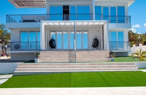 Whitehouse Villa | Luxury 4 Bedroom Oceanfront Villa