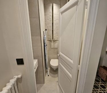 Faubourg Saint-Germain Apartment | LUXURY APPARTMENT IN 7th DISTRICT WITH TOUR EIFFEL VIEW