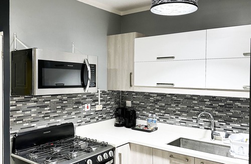 Harbour View House | Luxury crib 5 minutes from the airport & 2 Minutes from the beach