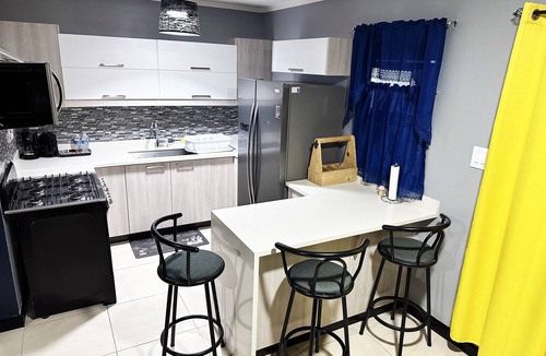 Harbour View House | Luxury crib 5 minutes from the airport & 2 Minutes from the beach