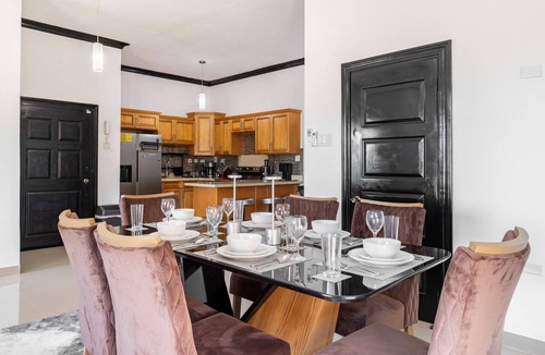 Norbrook Apartment | Luxury Living Modern & Contemporary Home with Brand New Pool in Manor Park