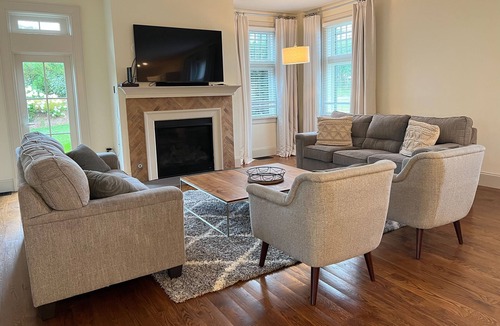 Fieldston House | Luxury Mansion - Country Home in NYC - 12 miles from Midtown Manhattan