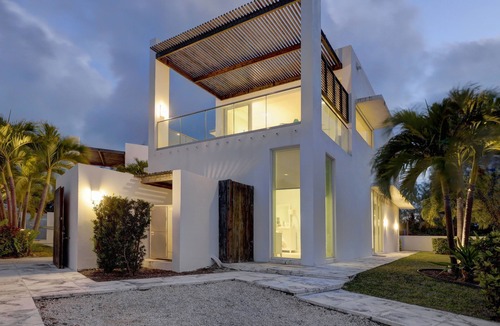 Jimmy Hill Villa | Luxury Ocean View Beach Villa with Private Pool Garden Courtyard in Great Exuma