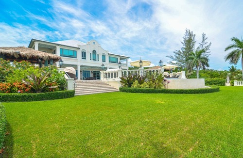 Nassau Villa | Luxury Oceanfront 9BR Villa w/Private Pool and Staff in Nassau