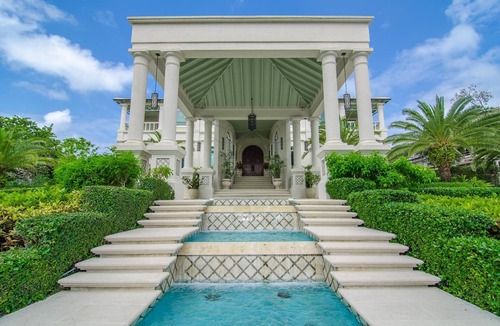 Nassau Villa | Luxury Oceanfront 9BR Villa w/Private Pool and Staff in Nassau