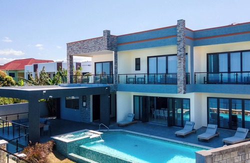 Epworth Villa | Luxury Oceanfront Villa~ Fully Staffed~Pool~Jacuzzi~Movie Theatre