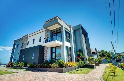 Epworth Villa | Luxury Oceanfront Villa~ Fully Staffed~Pool~Jacuzzi~Movie Theatre