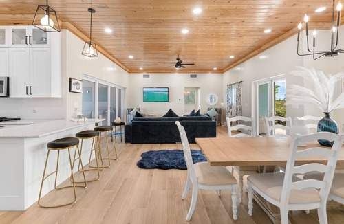 Farmer's Hill Villa | Luxury Private Oceanfront Villa w/Infinity Pool - Sleeps 6- 12 people