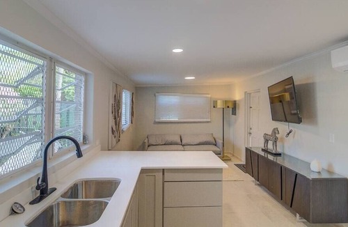 Westward Villas Subdivision House | Luxury Retreat! Home in Nassau Walking Distance to Beach, Restaurants + More!