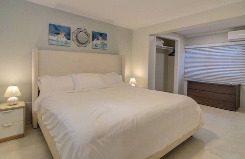Westward Villas Subdivision House | Luxury Retreat! Home in Nassau Walking Distance to Beach, Restaurants + More!