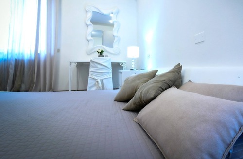Castelnuovo del Garda Apartment | Luxury & Suite Apartment with garden & pool