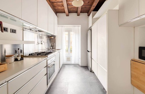 Isola Apartment | Luxury Stay Isola with Billiards & Ping Pong