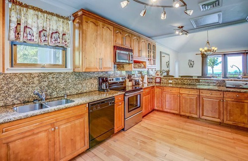 Freeport House | Luxury Villa Right on the Beach!