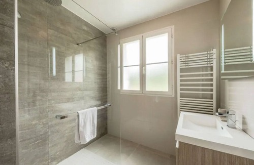 Magny-le-Hongre Cabin | Maison de Charme Proche Disn