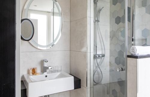 Quartier de Rochechouart Hotel | Maison Mère
