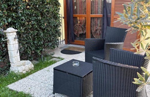 Somma Lombardo Apartment | Malpensa Airport Apartment on the Lake