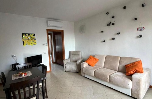 Somma Lombardo Apartment | Malpensa Airport Apartment on the Lake