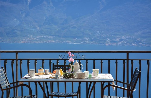 Tignale Apartment | Mandorla with stunning lake view