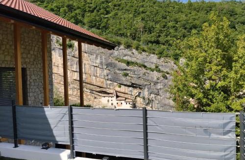 Trambileno Apartment | Mansarda Vista Eremo di San Colombano