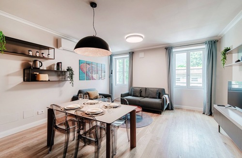 Como City Centre Apartment | Marinetti Suite 7