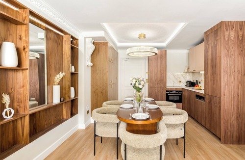 Quartier Saint-Ambroise Apartment | Merveil Luxury Suites - Lenoir I-II-III