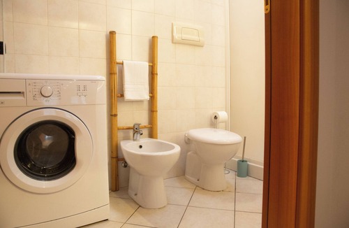 Azzano San Paolo Apartment | "Midnight blues" for 3 people near Orio al Serio airport.