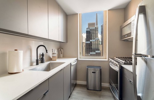 Midtown West Apartment | Midtown Manhattan apartment with 2BR 2BTH steps to Times Square