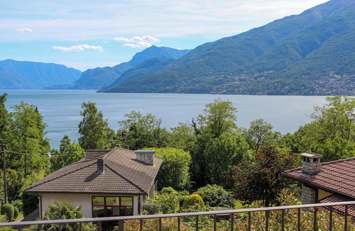 Olgiasca Apartment | Mimosa I Panoramic Balcony Holiday Apartment with Pool