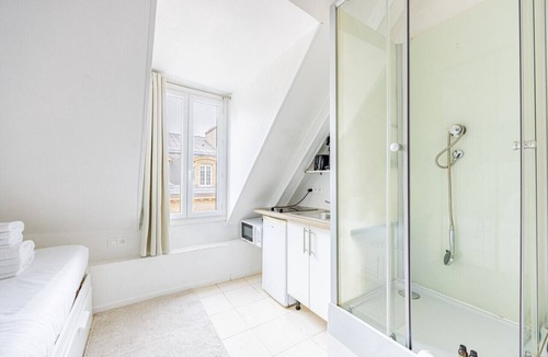 Porte-Saint-Martin Apartment | Mobility lease - République - Studio
