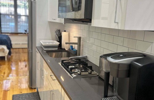 Upper Manhattan Apartment | Modern 1-bedroom Garden Apartment with Backyard, up to 25 mins to Times Square