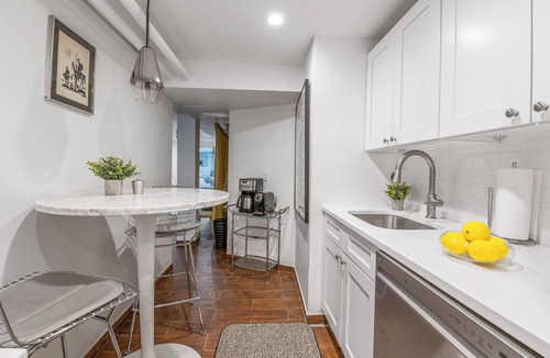 Bushwick Apartment | Modern 2-bedroom apartment in chic Bklyn neighborhood