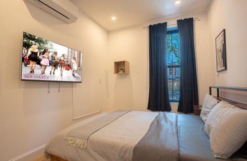 Ocean Hill Apartment | Modern 2BR plus Basement Brooklyn Stay and Backyard