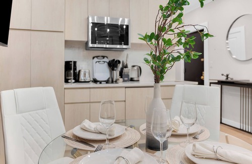 Tribeca Apartment | Modern 3Bd near the Empire State, Manhattan+Terrace Space