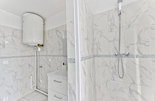 Gagny Apartment | Modern and spacious 2 bedroom apartment - III