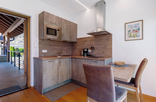 Andriano Apartment | Modern Apartment "3 Weger" with Panoramic Mountain View, Beautiful Balcony & Wi-Fi