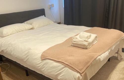 Brooklyn House | Modern Apartment - Relocation & Business Stay