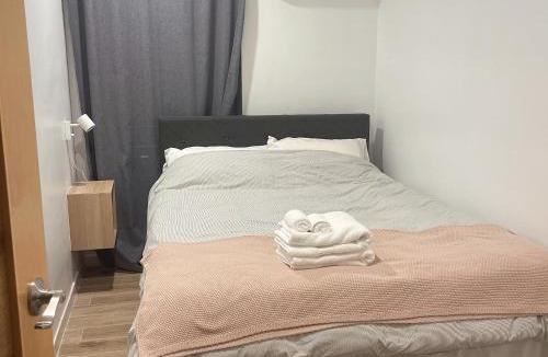 Brooklyn House | Modern Apartment - Relocation & Business Stay