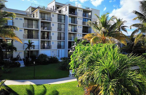 Williams Town Condo | Modern Beachfront Oasis in The Bahamas
