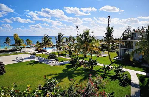 Williams Town Condo | Modern Beachfront Oasis in The Bahamas