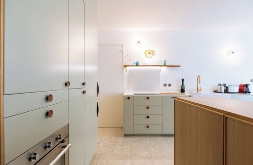 Quartier de la Goutte-d'Or Apartment | Modern Centrally-Located Apartment—Clignancourt