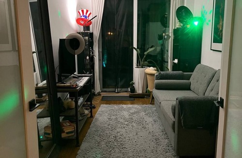 Bedford-Stuyvesant Apartment | Modern chic 2BD w/office TV room & garden