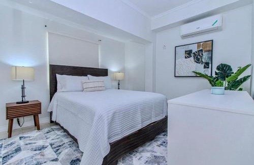 New Kingston Apartment | Modern Condo with Pool New Kingston