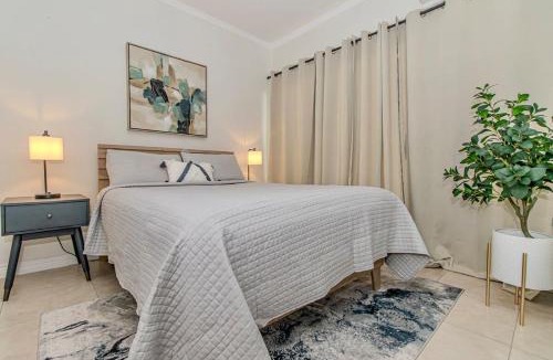 New Kingston Apartment | Modern Condo with Pool New Kingston