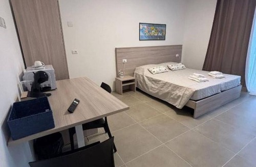 San Giuliano Bed & Breakfast | 🏡 Modern & Functional Rooms in Mestre – Brand-New Guesthouse with Free ParkingPerfectly located for Venice: bus no. 5 passes every 10 minutes and takes you directly to the historic center in just a few minutes! Rooms are equipped with a comfortable