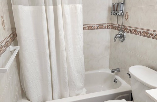 East New York House | Modern Grey Spacious4Bed with Free Wine